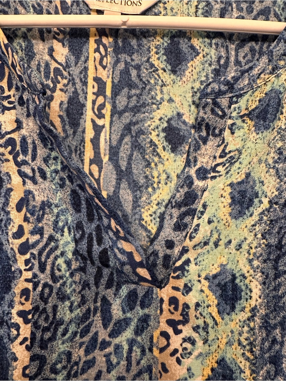 2️⃣Northern Reflections XL Blue Multi-Pattern V-Neck - Picture 4 of 5